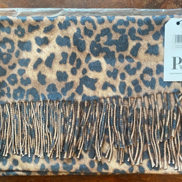 Pia Rossini Toni Scarf in Leopard NEW - Picture 2 of 5